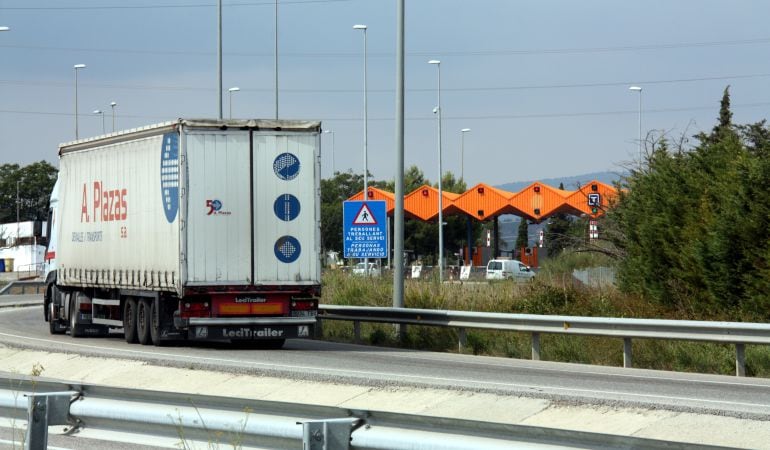 Un camió accedint a l&#039;autopista.