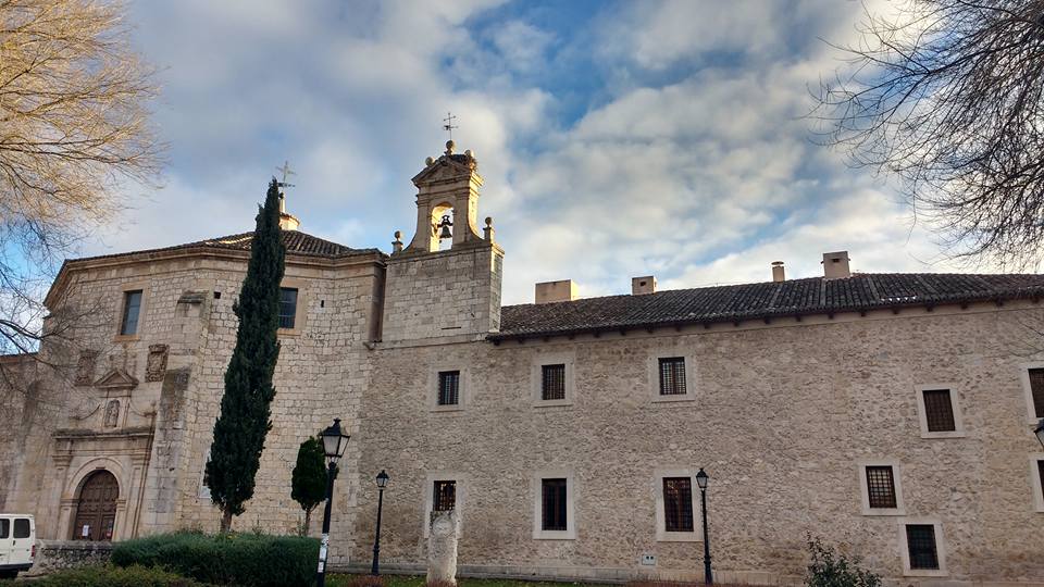 La Plaza de los Comuneros y el Convento de Santa Clara, en Peñafiel