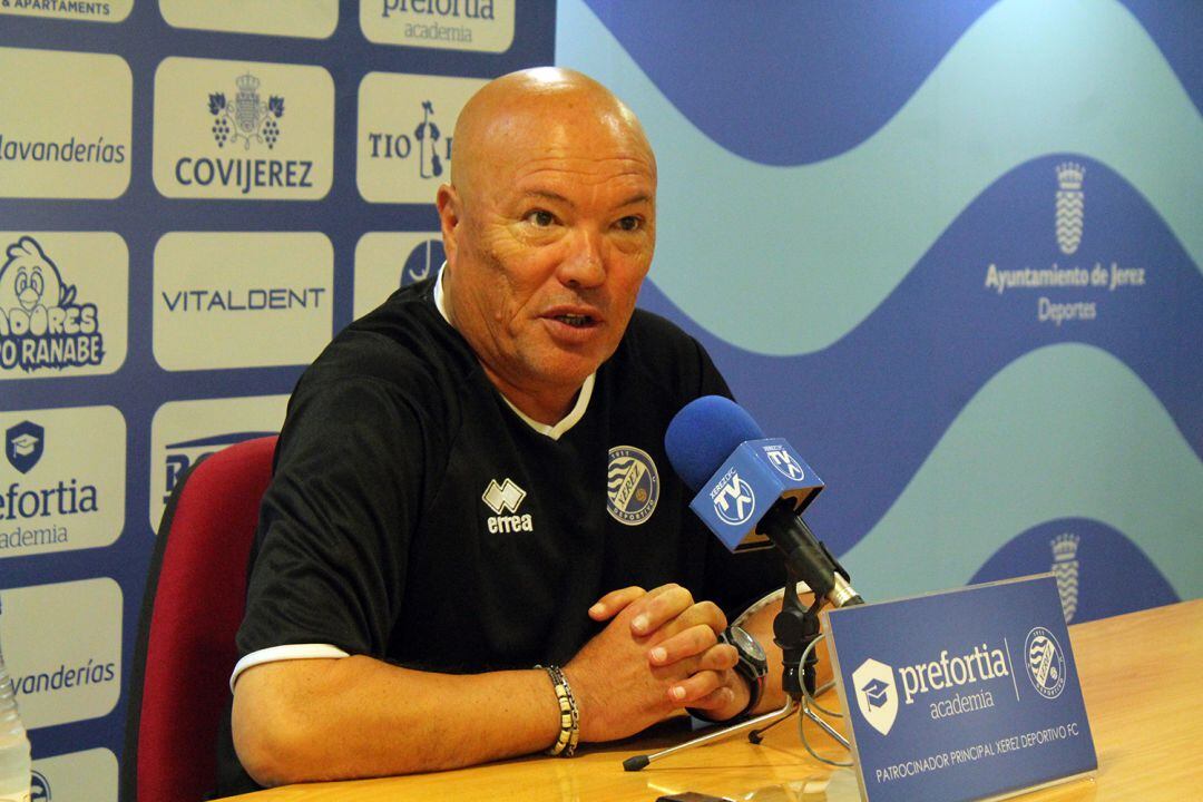 Andrés García Tébar durante la rueda de prensa del jueves en Chapín 
