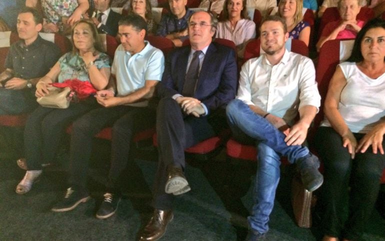 Ángel Gabilondo, entre Manuel González Ramos y Manu Martínez