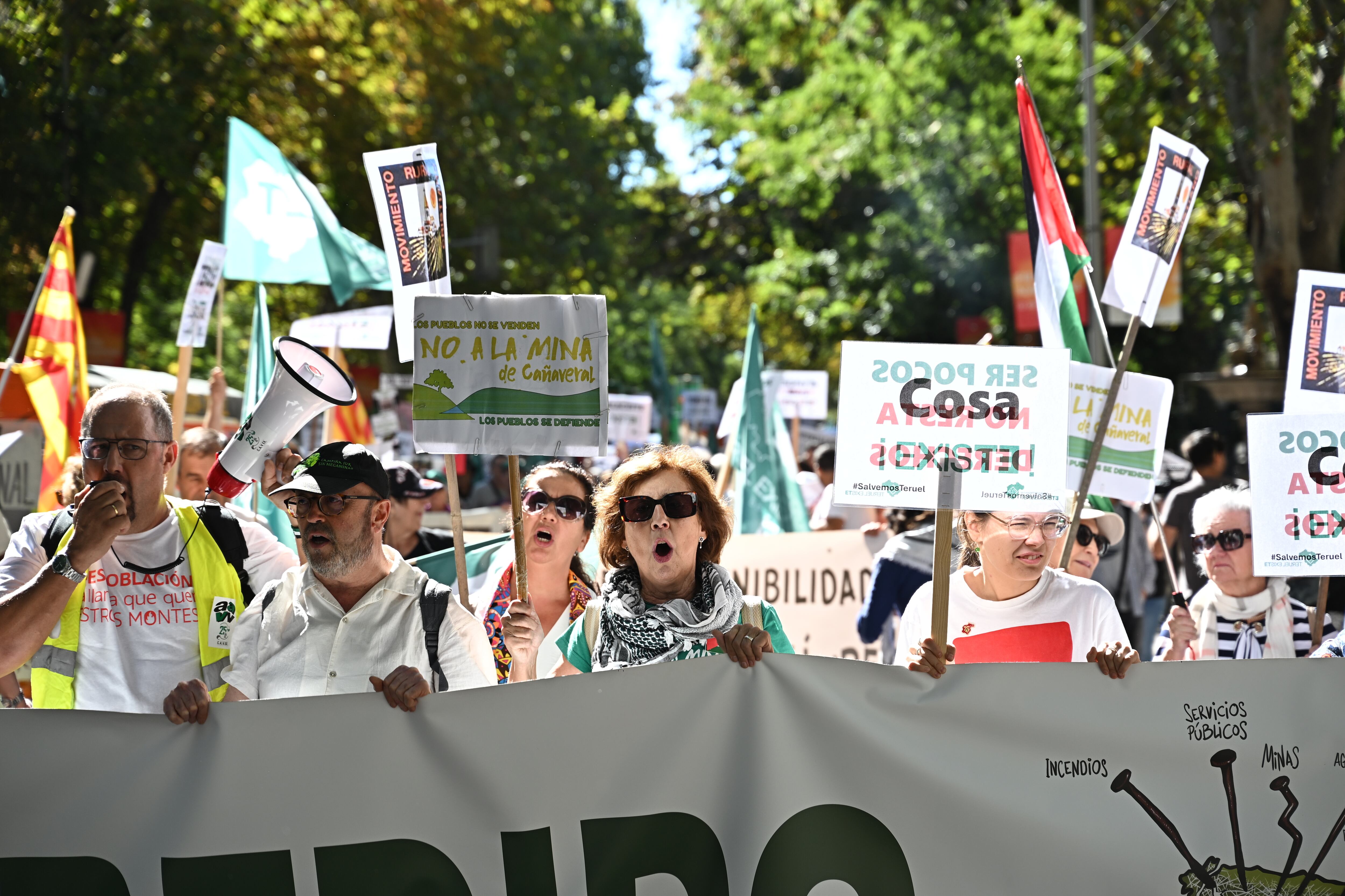 Manifestación convocada por el movimiento ciudadano &#039;Salvemos el mundo rural agredido&#039; y respaldada por más de cuatrocientas entidades de la España Vaciada para protestar por el &quot;abandono institucional&quot; de los territorios despoblados este domingo en Madrid.