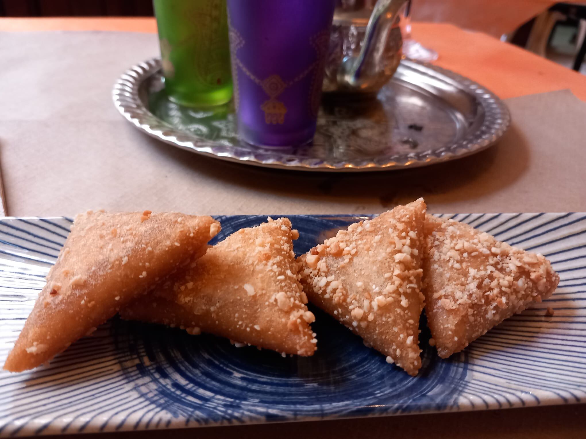 Briouats con té marroquí