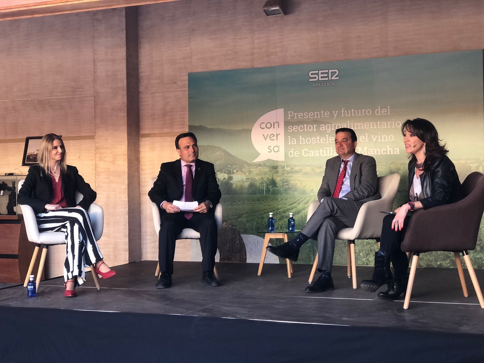 Participantes durante la primera ponencia en el Foro Agro Conversa de Cadena SER Castilla La Mancha celebrado en Alcázar