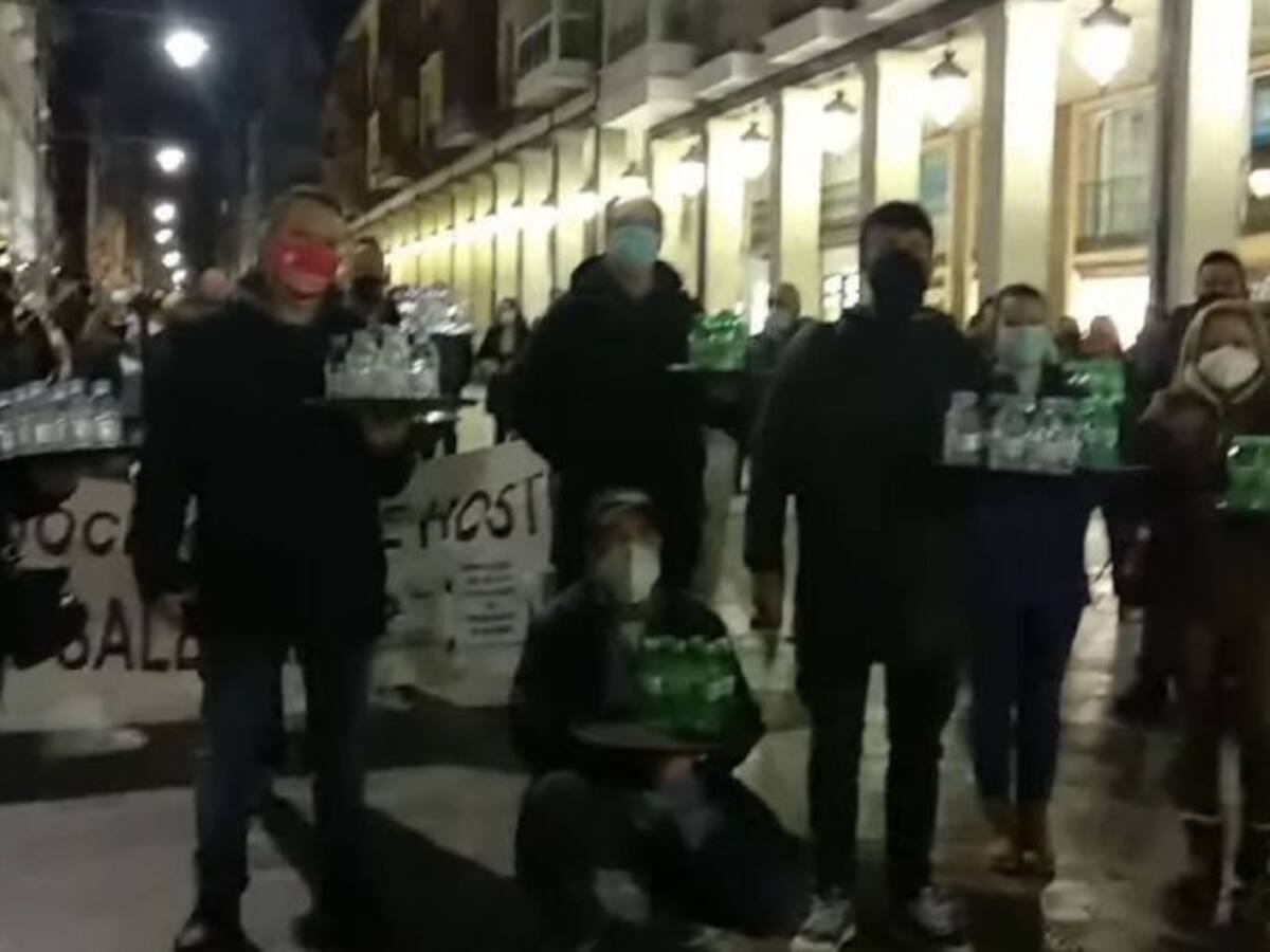 Hosteleros de Palencia se movilizan bandeja en mano