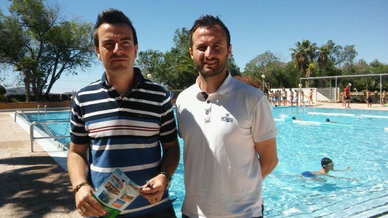 Fernando Gómez, edil de Educaicón, y Chema Martínez, técnico de Deportes 