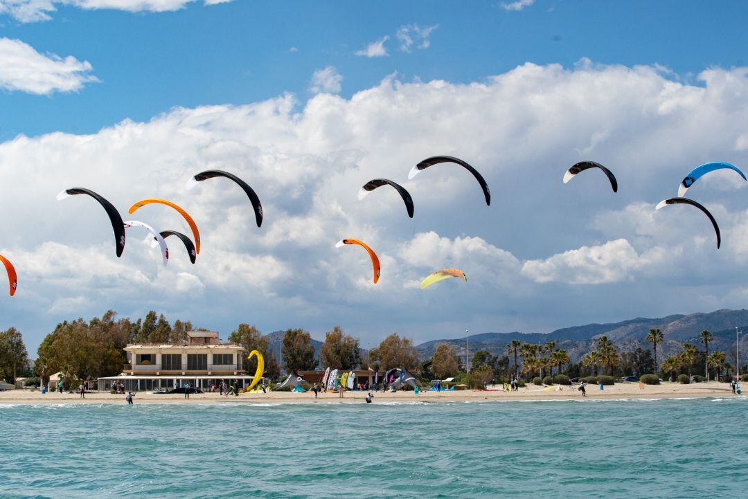 Deportes acuáticos en las playas de Castelló