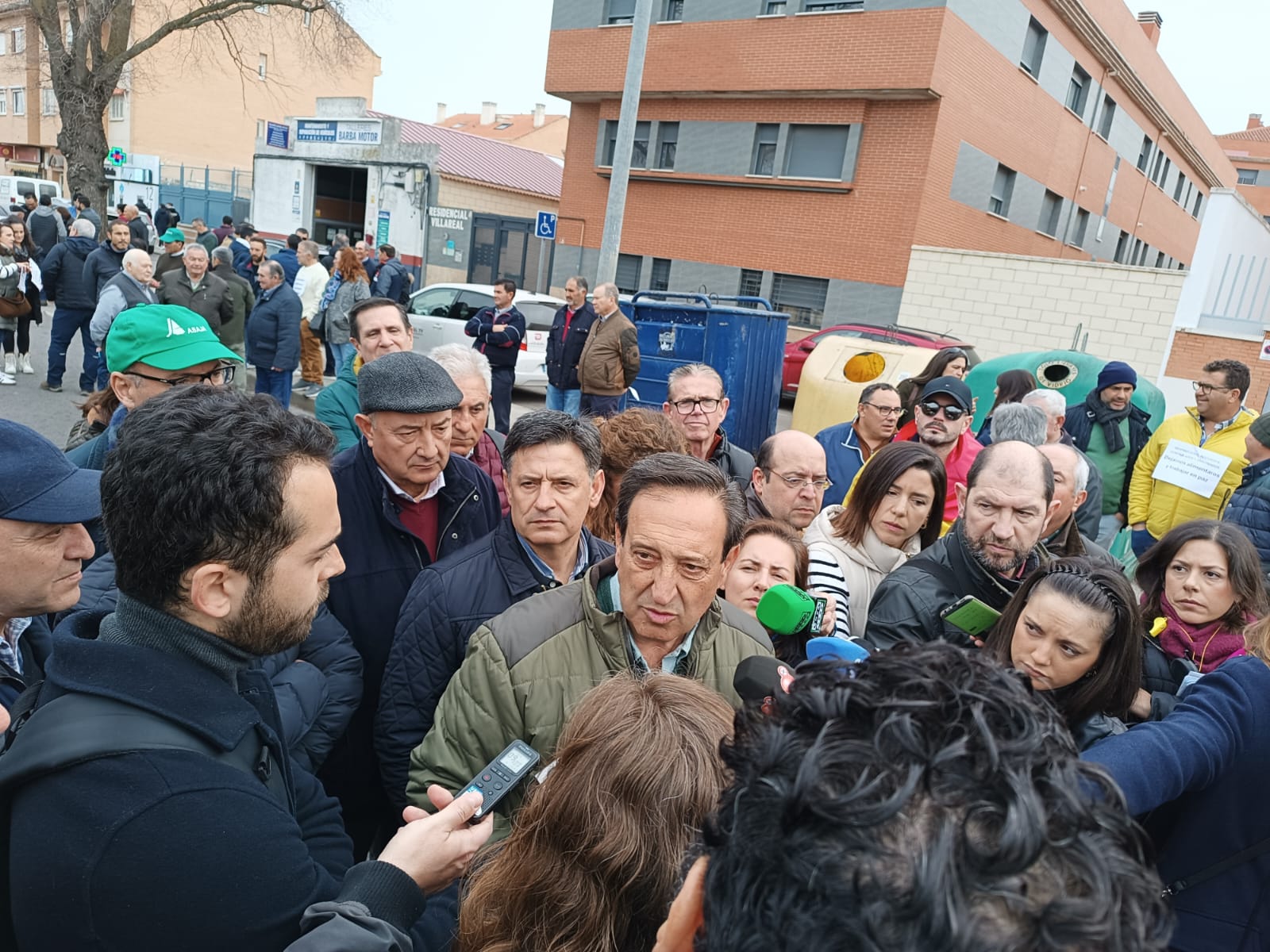 Pedro Barato, presidente de Asaja, y Julián Morcillo, secretario general de UPA CLM, atienden a los medios