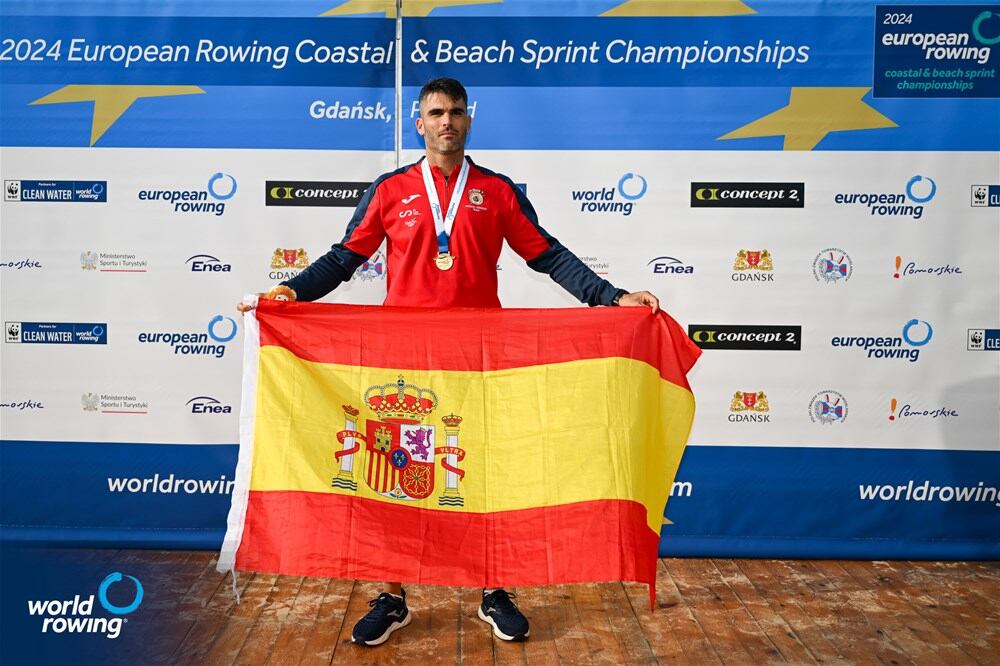El remero malagueño Adrián Miramón, comienza este fin de semana su participación en el Open Internacional Beach Sprint en Campillos