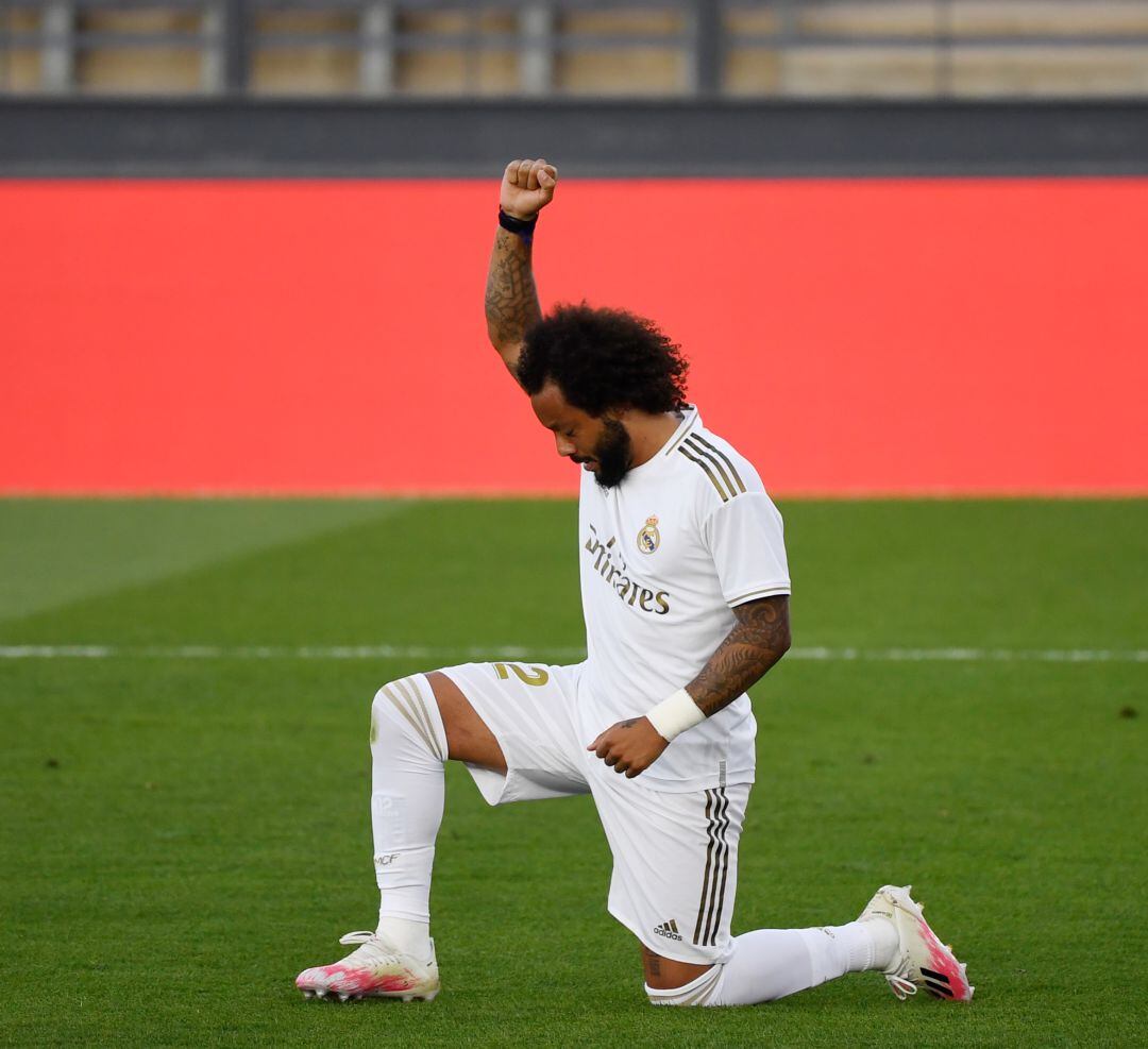 Marcelo celebra su gol con el puño en alto