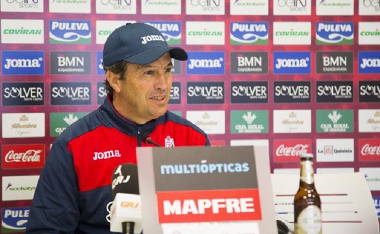 El técnico del Granada CF, José González en rueda de prensa