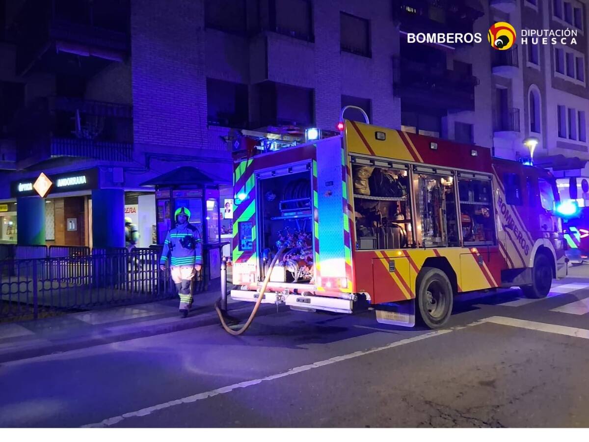 Bomberos de la DPH sofocan un incendio originado en una cocina en Monzón