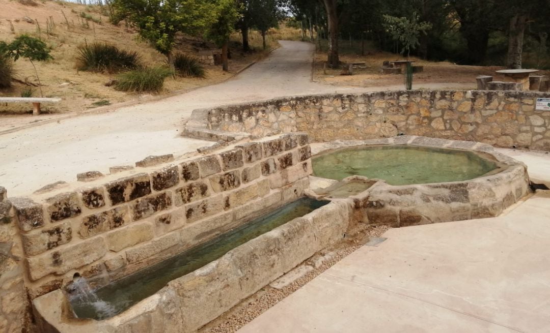 Fuente, abrevadero y lavadero de Cuevas de Velasco (Cuenca).