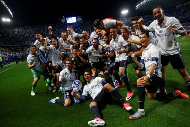 Los futbolistas posaron para la foto oficial recordatorio del título