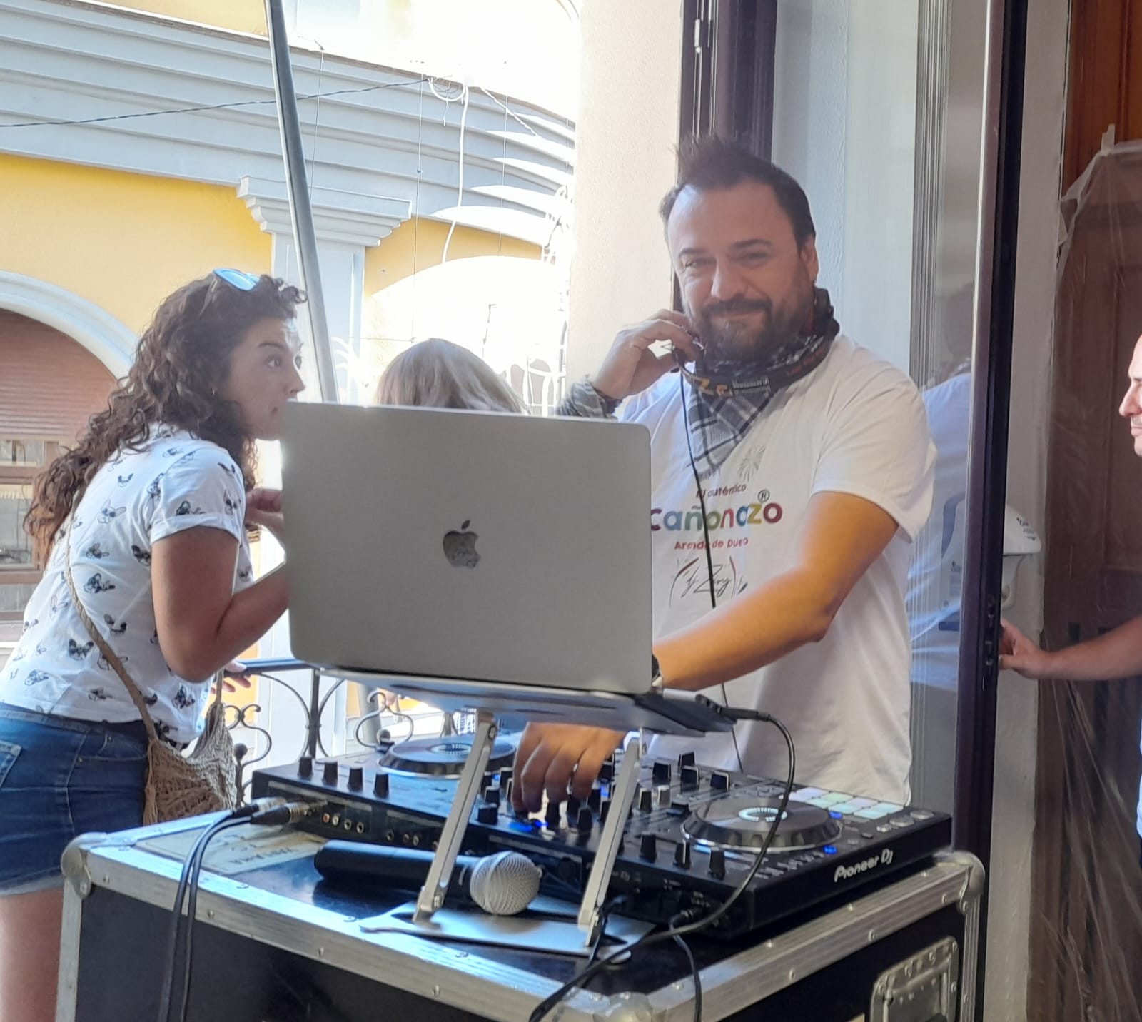 FIESTAS ARANDA DJ Ziry anmima la espera antes del Cañonazo