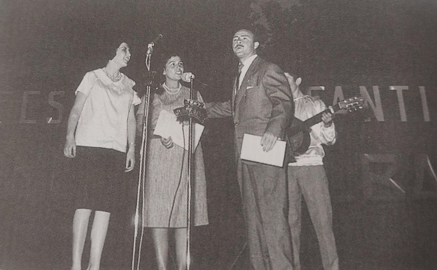 Lolita Aroca. Rosa Francoso y González Campayo, presentando un programa infantil