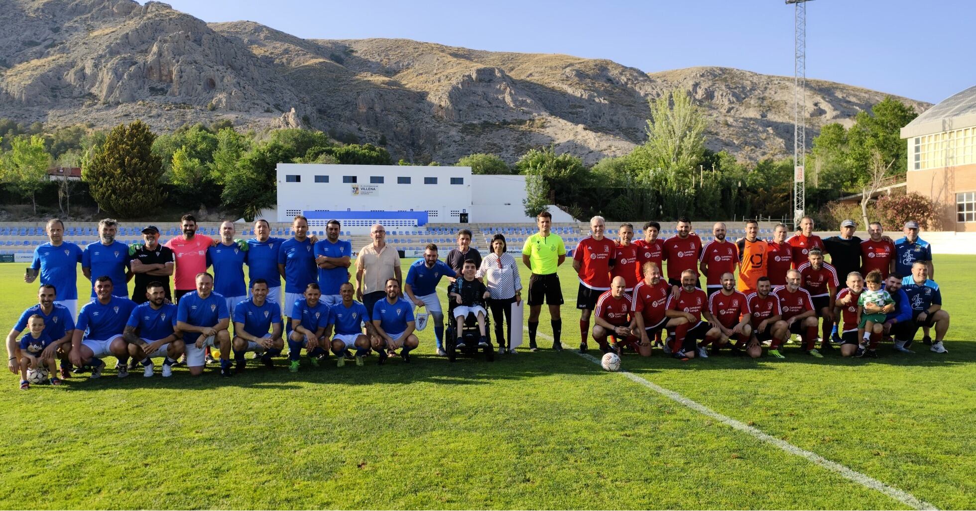 Momento de la entrega del cheque