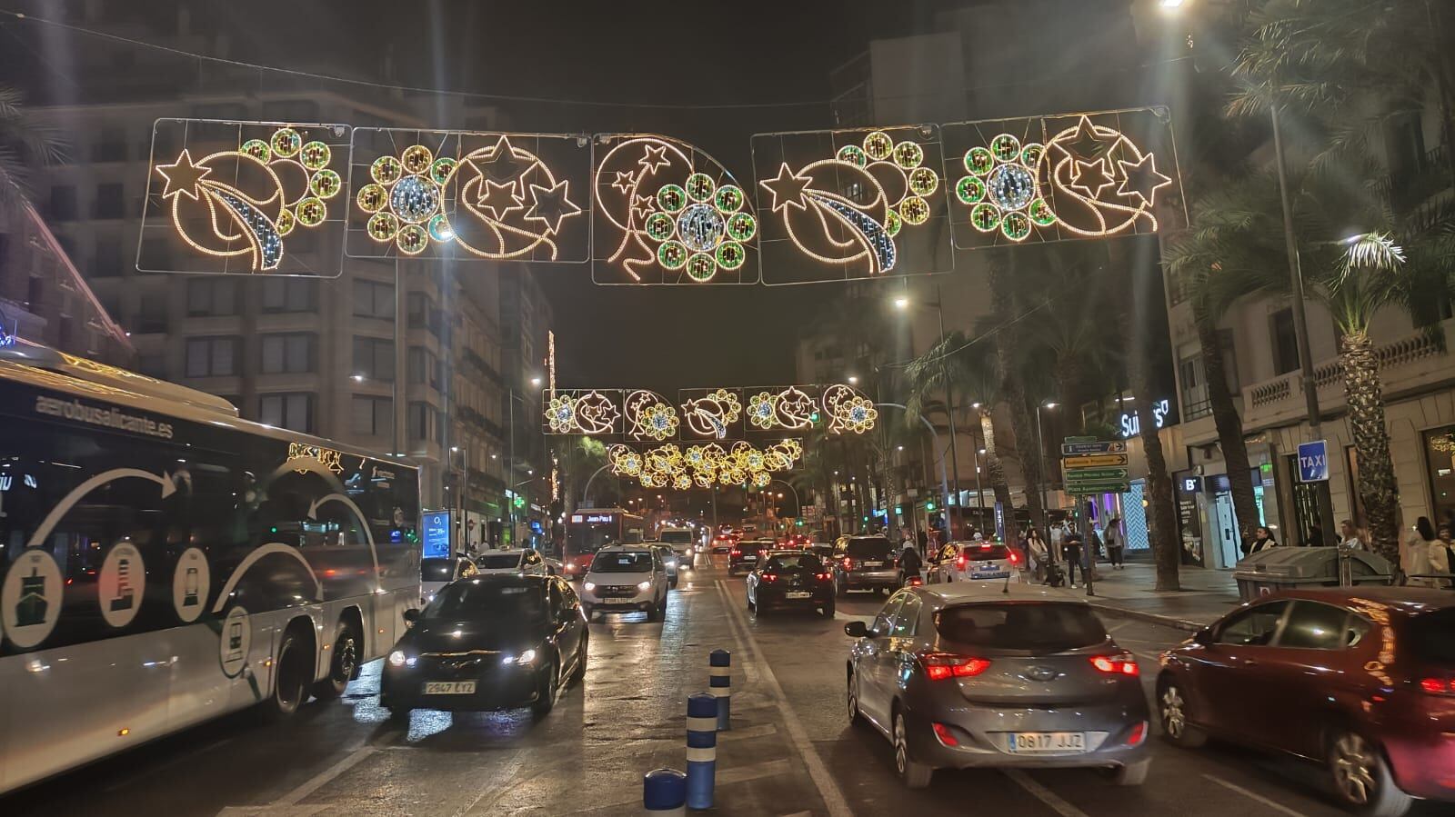 Iluminación oficial en la avenida de Alfonso El Sabio