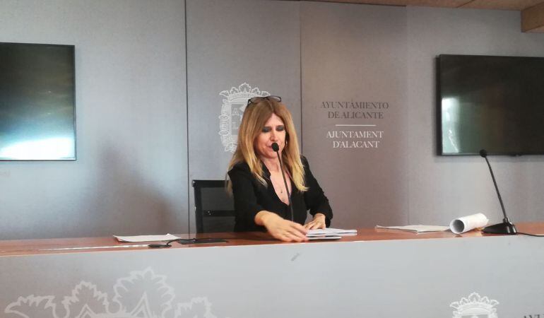 Eva Montesinos, durante la rueda de prensa por la Junta de Gobierno