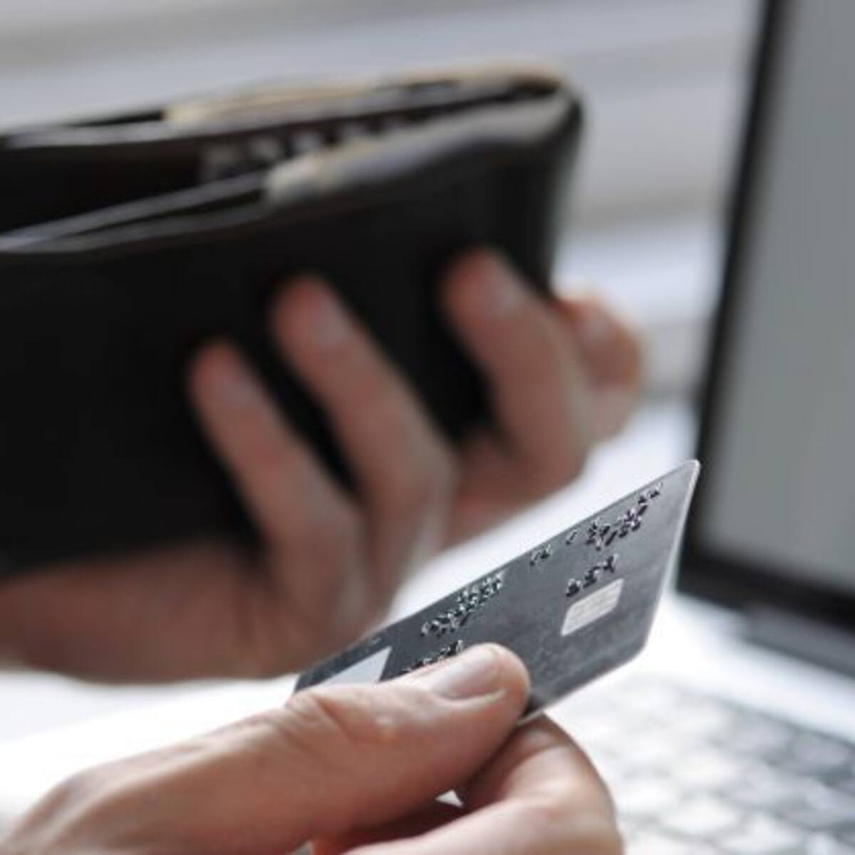 Condenada por estafa la mujer que pagó 7.000 euros de comida rápida con la tarjeta de su novio sin que él lo supiera