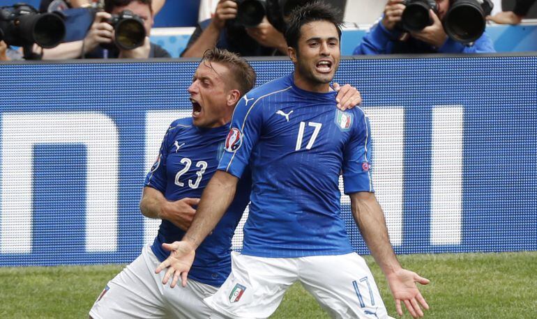 Éder celebra el gol de Italia frente a Suecia 