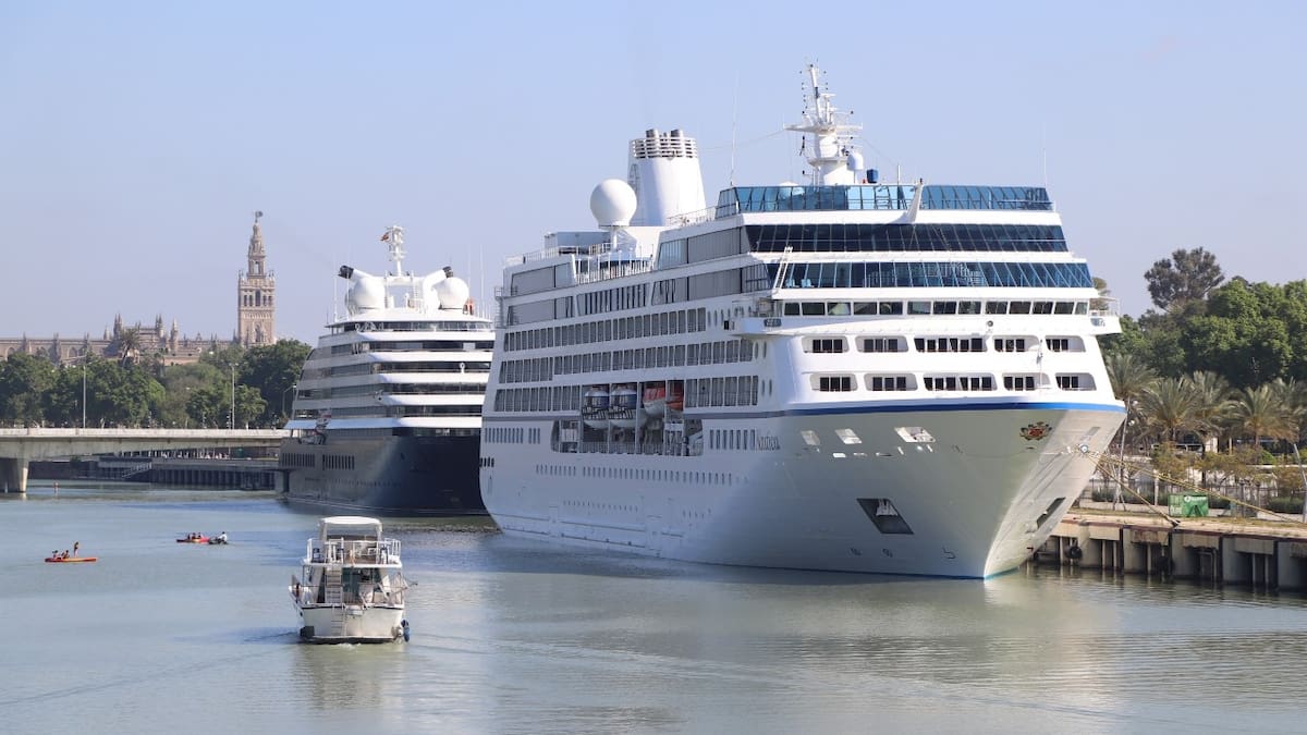 Rafael Carmona, presidente de la Autoridad Portuaria: "El crucero de la cadena de lujo Ritz Carlton ha optado en su primera travesía por el puerto de Sevilla"