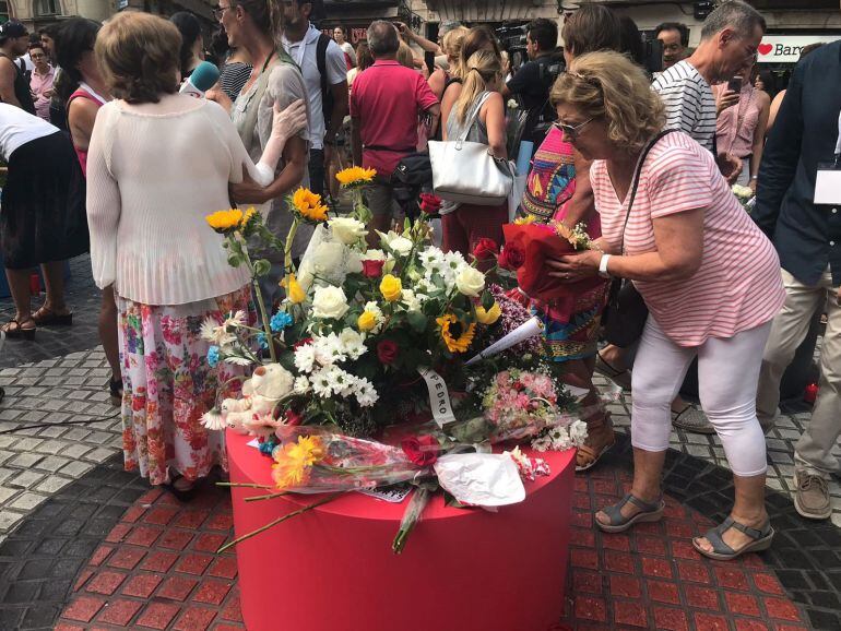 Ofrenda de barceloneses por el atentado yihadista en Barcelona