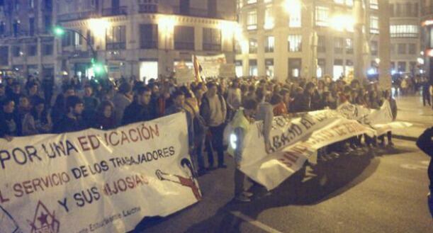 Protesta de estudiantes en la entrada a calle Larios (Málaga)