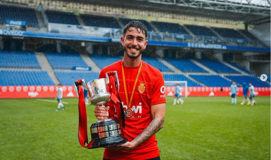 Pablo Moya celebra la Copa del Rey Juvenil 2024 con el RCD Mallorca