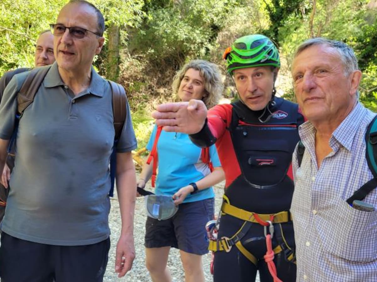 Las pasarelas del río Vero acogen las prácticas de los cursos de técnicos deportivos de barrancos y escalada