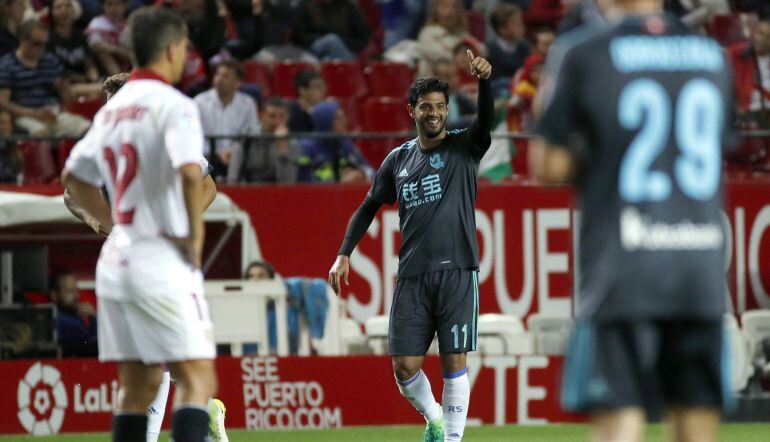 Carlos Vela celebra su gol ante el Sevilla