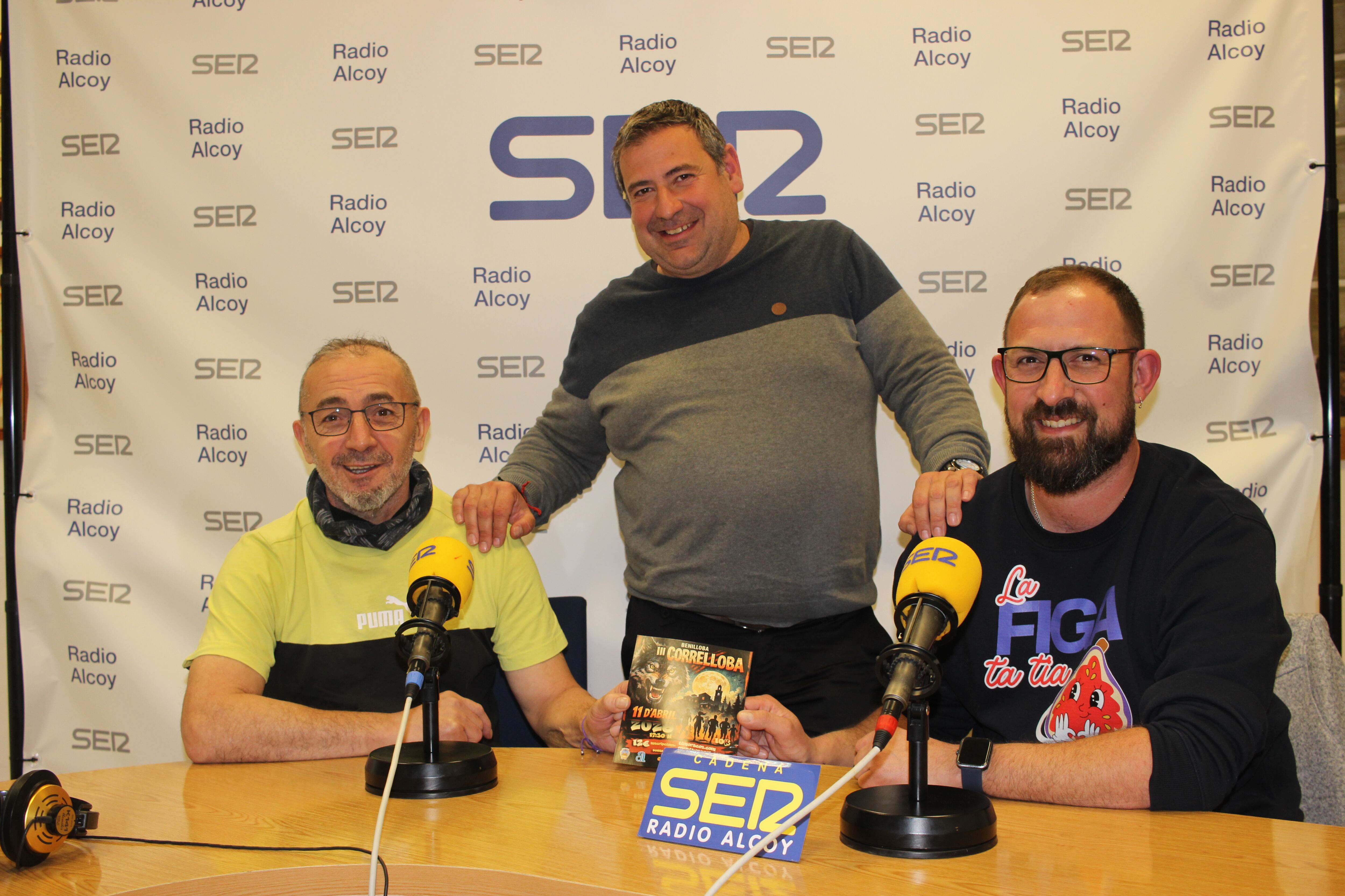 Vicent Llinares, Xavi Pascual i José Martí, en l'estudi central de Radio Alcoy