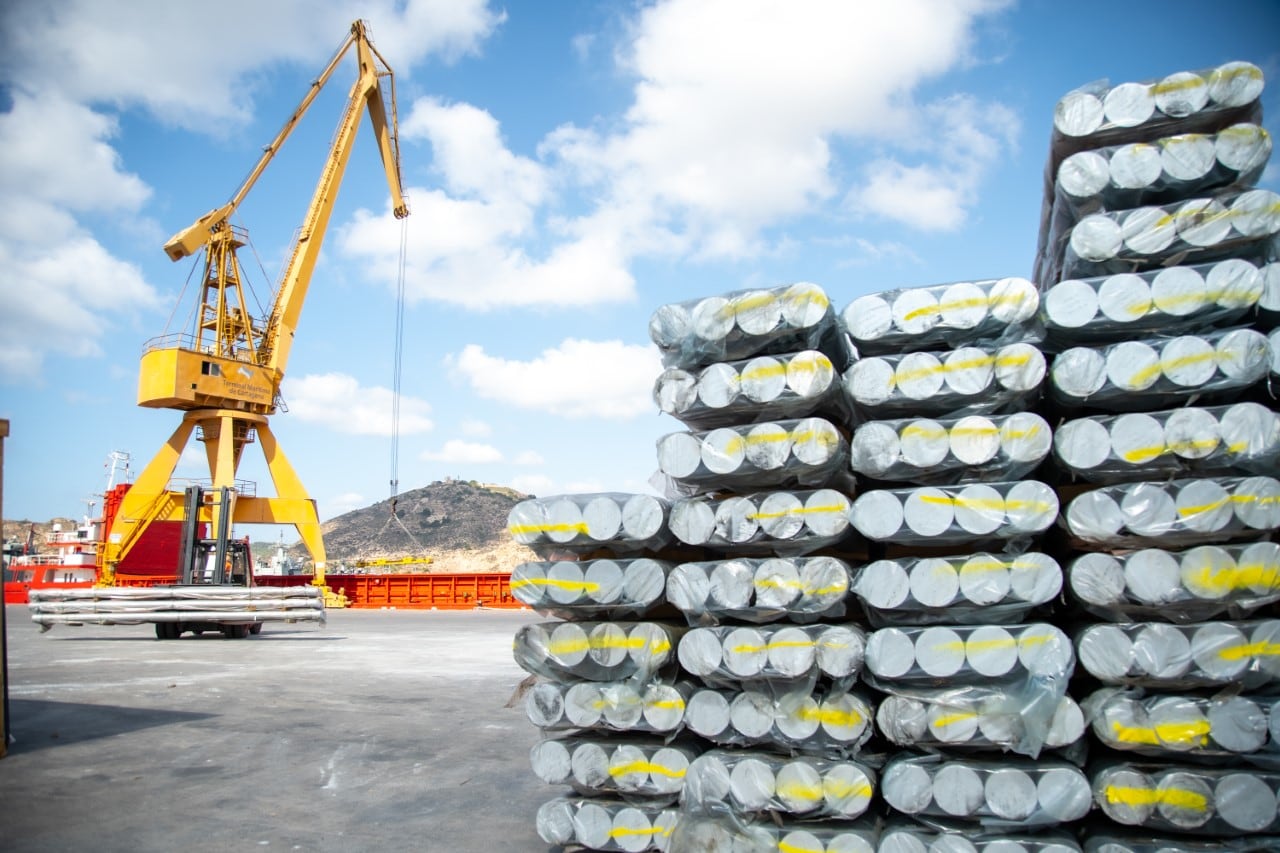 Primera descarga de aluminio en el Puerto de Cartagena