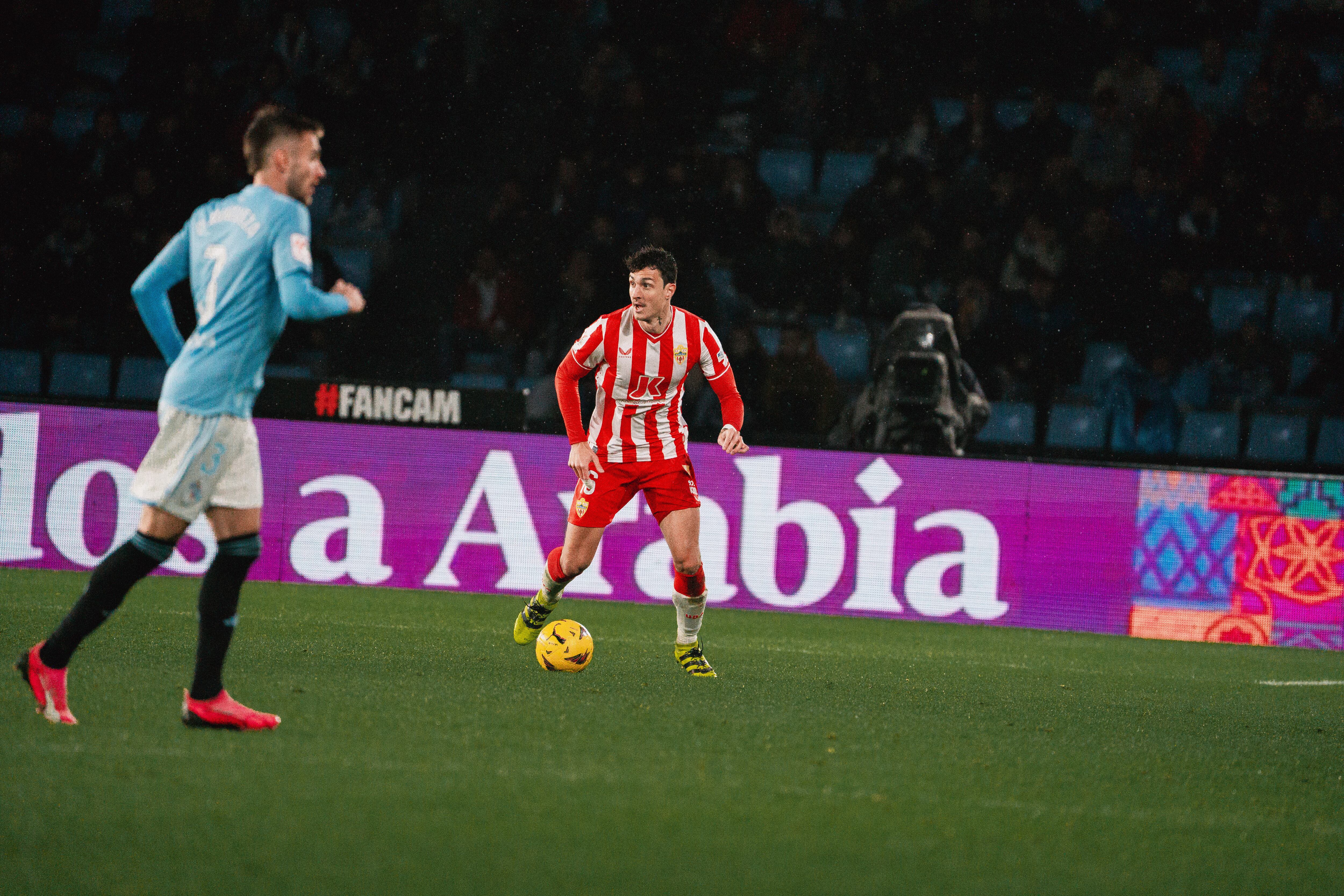 Radovanovic tiene otro año de contrato en el Almería.