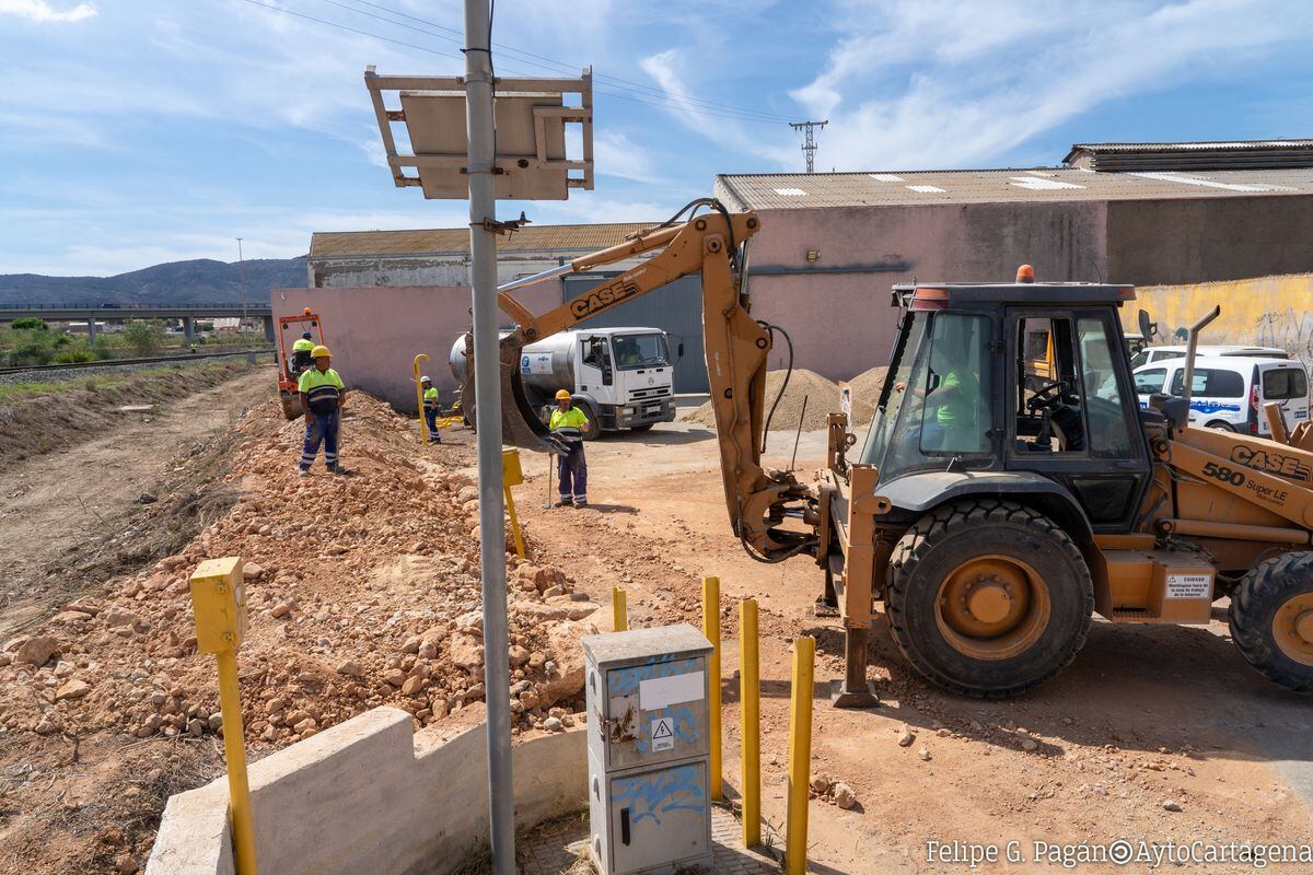 Obras de urgencia para levantar una barrera que evite inundaciones en el barrio de San Ginés