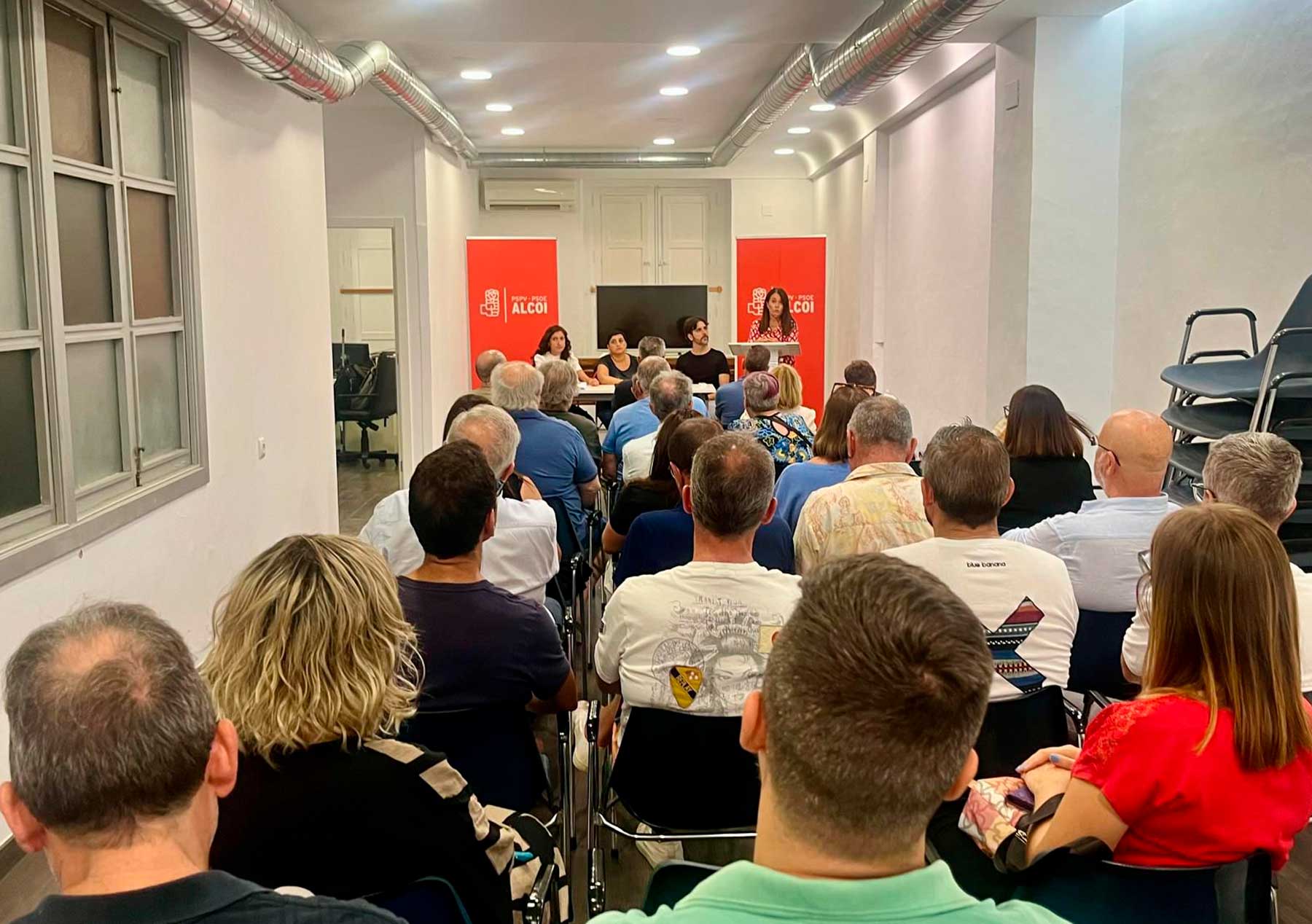 Numerosos asistentes en la asamblea del PSPV-PSOE d&#039;Alcoi