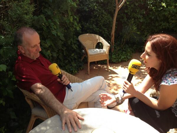 Pancho Varona y Puri Beltrán conversan en la terraza