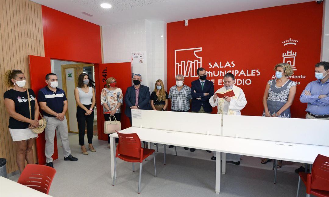 Imagen de la inauguración de la nueva sala de estudio en la pedanía de Zeneta