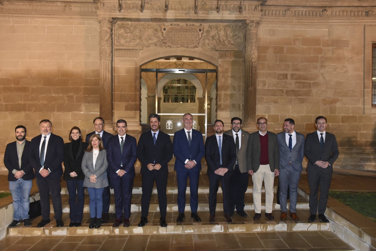 Foto de familia de los alcaldes y alcaldesas de las Ciudades Patrimonio