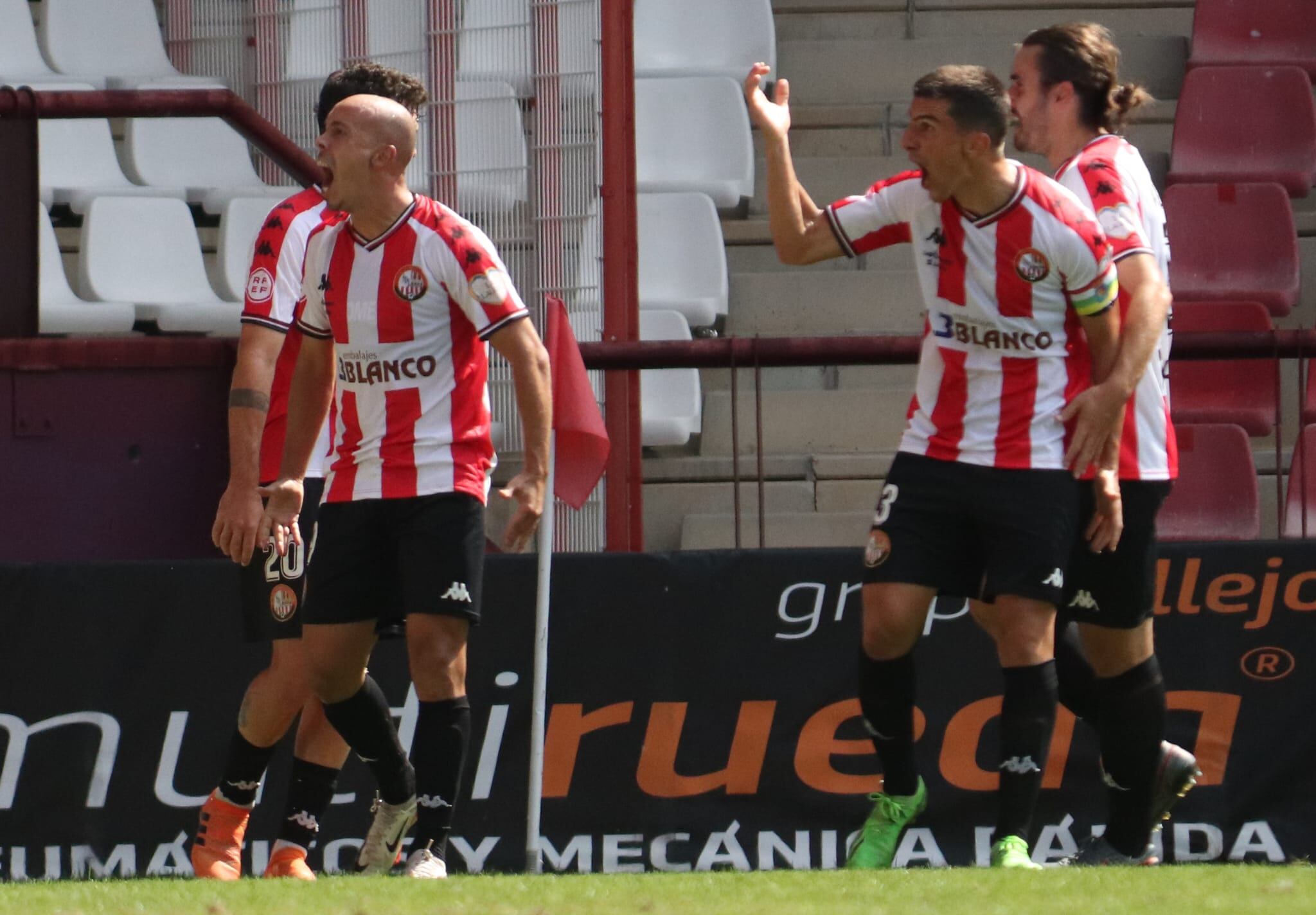 Toni García y Jaime Paredes celebran con rabia uno de los goles ante el Sestao River / SD Logroñés