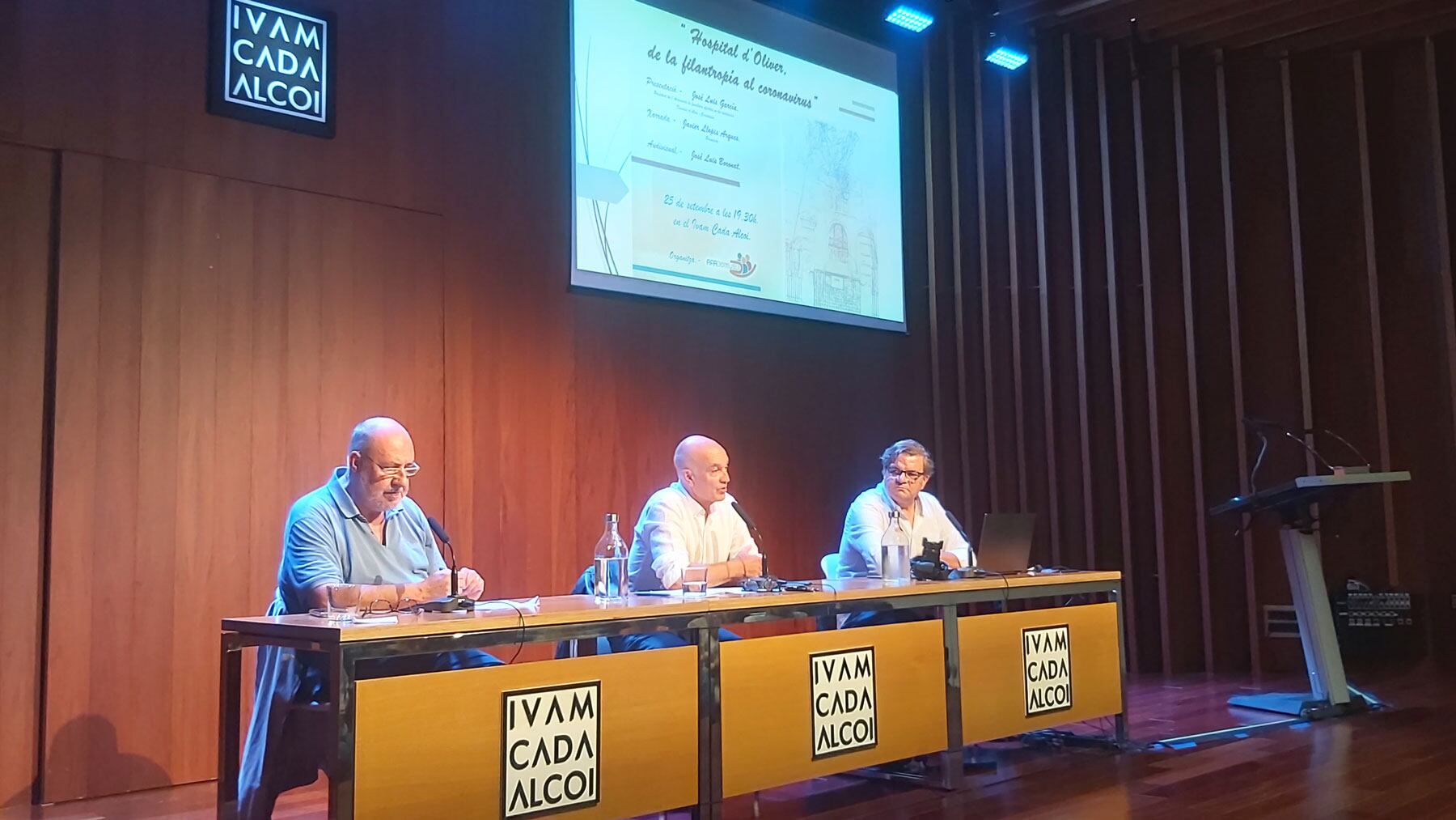 Javier Llopis, Josele García y José Luis Boronat, durante el acto que tuvo lugar en el IVAM CADA Alcoi