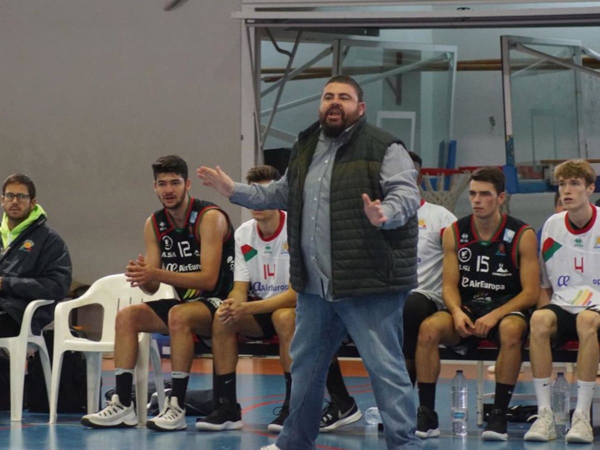 El entrenador del EBA, Pau Tomàs, cumplirá 100 partidos