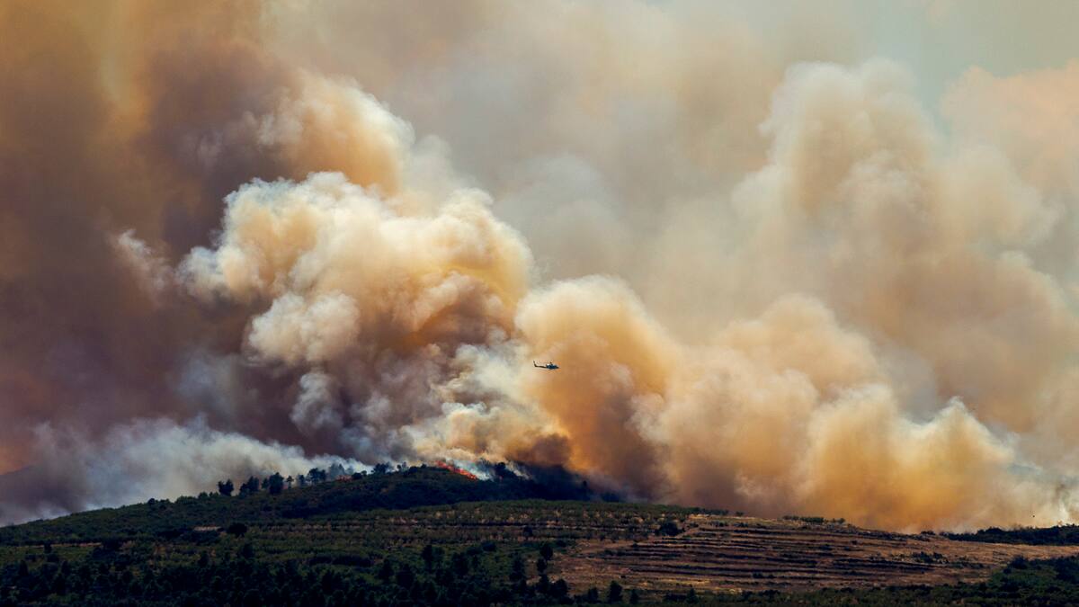 El incendio de Bejís se reactiva por el viento