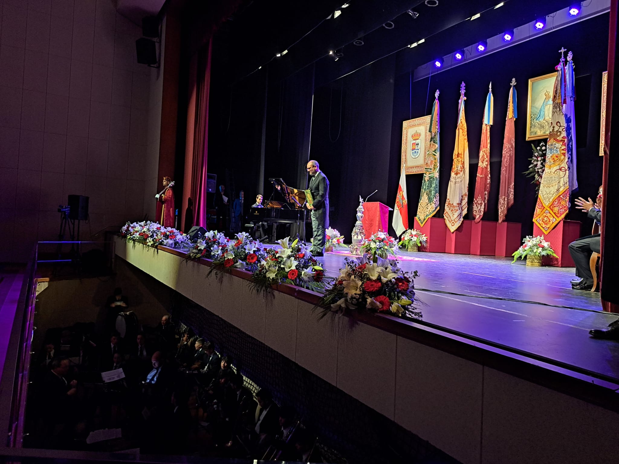 Pedro José López pronunciando el pregón de la romería de la Virgen de la Cabeza.