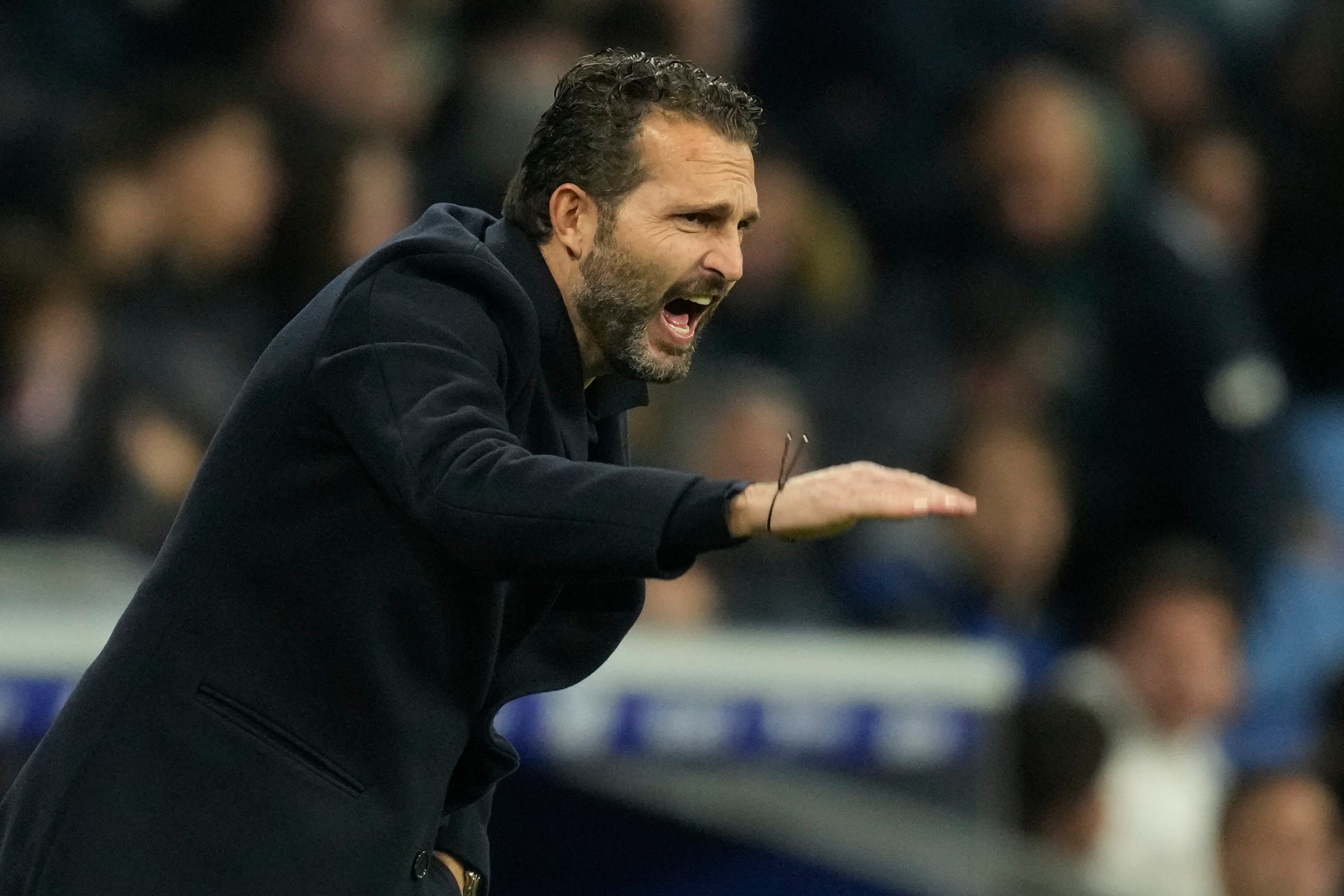 El técnico del Valencia, Rubén Baraja, durante un partido de LaLiga. EFE/Enric Fontcuberta