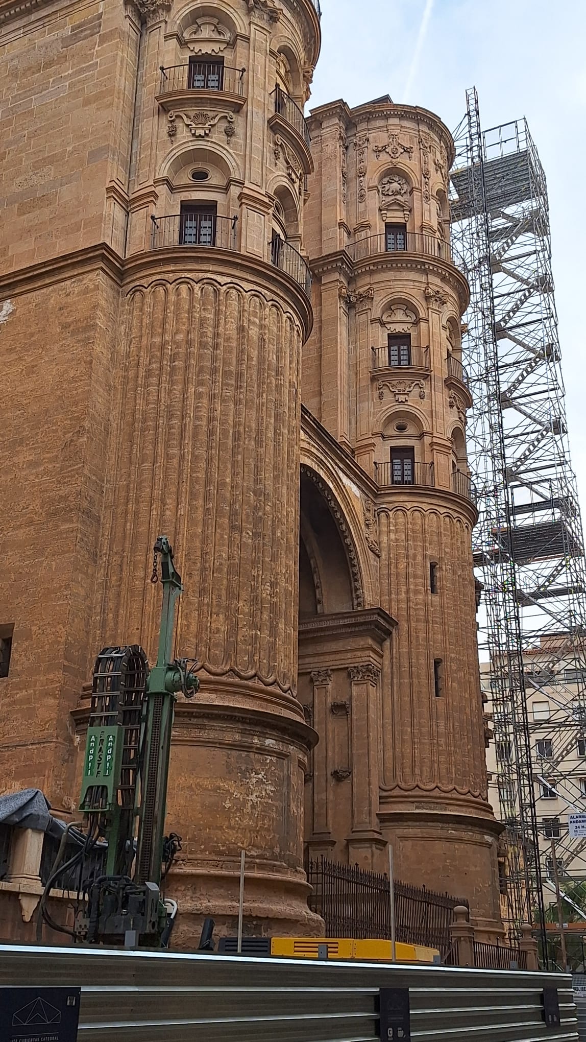 Calle Postigo de los Abades donde se instalará la grúa para el izado de los materiales