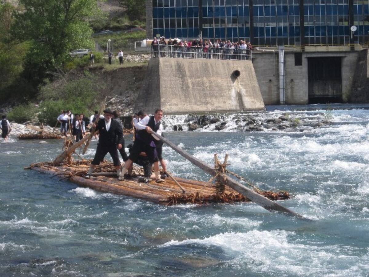Los nabateros de Sobrarbe suspenden el descenso por el río Cinca