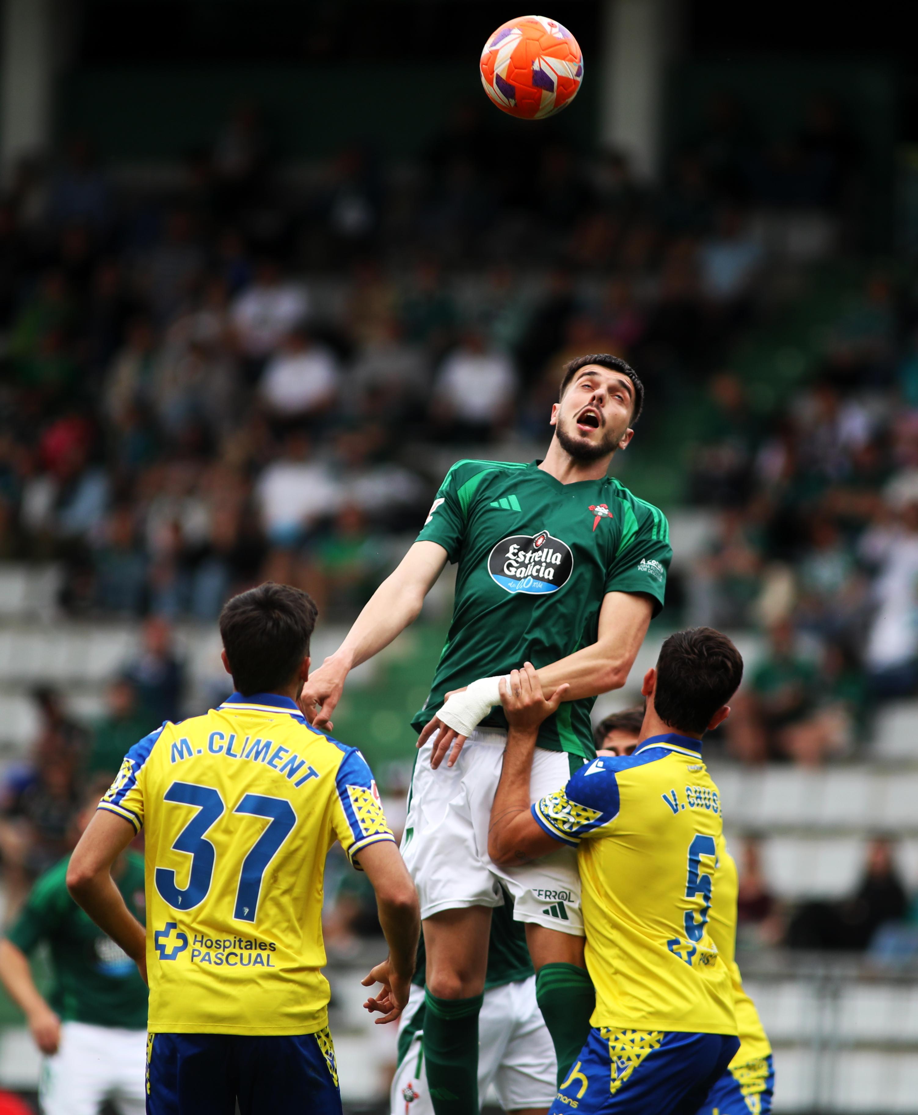 Imagen del Racing-Cádiz en A Malata (foto: Mariño / Cadena SER)