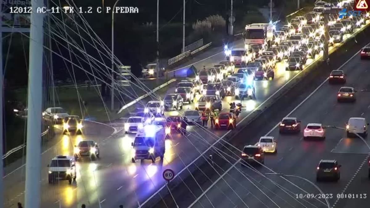 Dos accidentes colapsan de nuevo los accesos a A Coruña