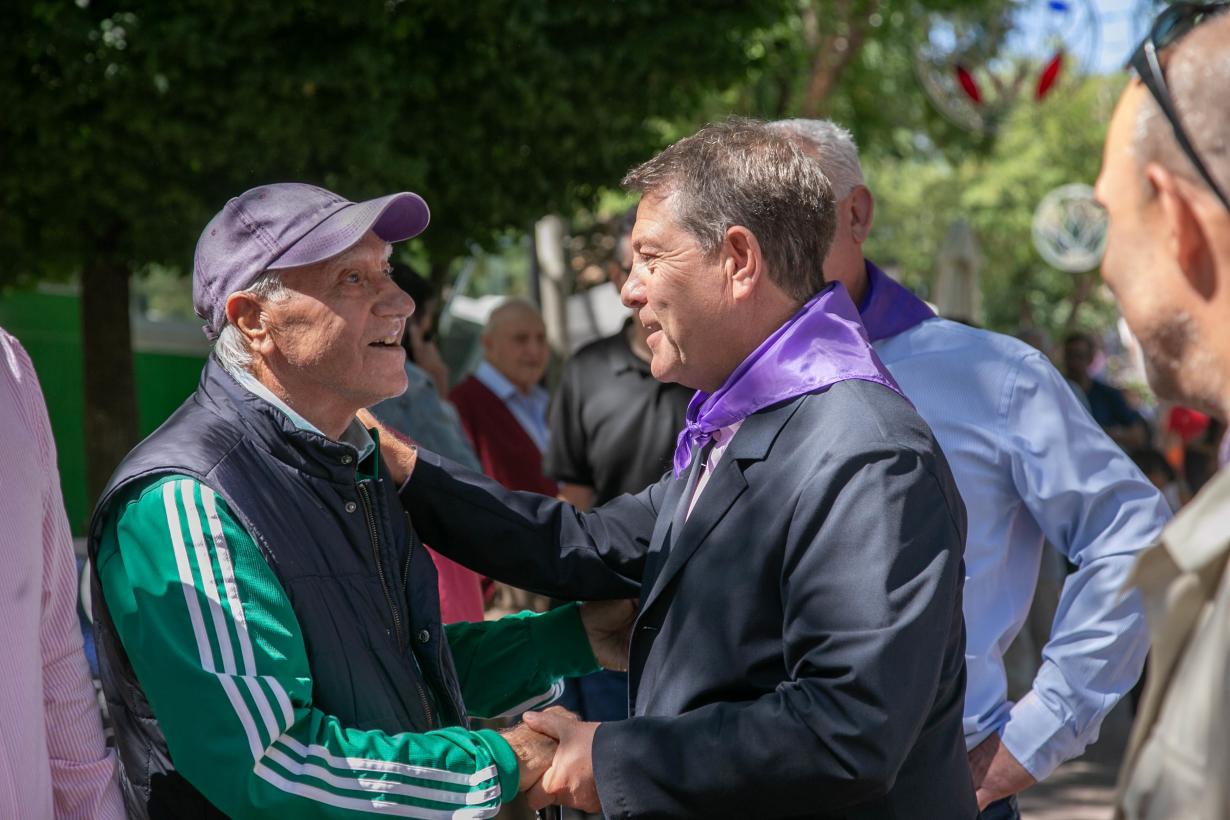 El presidente de Castilla-La Mancha, Emiliano García-Page, durante su visita a las Fiestas de Guadalajara