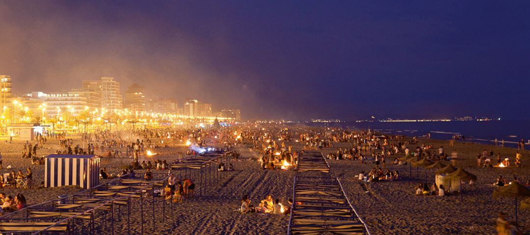 Noche de San Juan en la playa de Gandia 